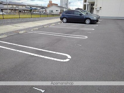 レオネクストミルアージュ[1R/31.82m2]の駐車場1