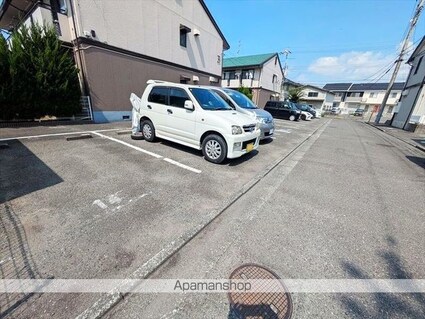 ルレーブＫ　Ｂ棟[2LDK/57.93m2]の駐車場