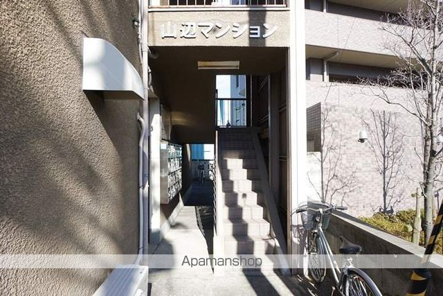 山辺マンションの玄関写真