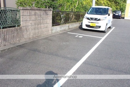 神村町　石岡貸家[4K/82.5m2]の駐車場