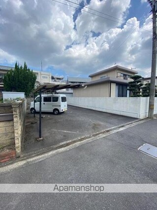 上原ハイツ[1K/35m2]の駐車場