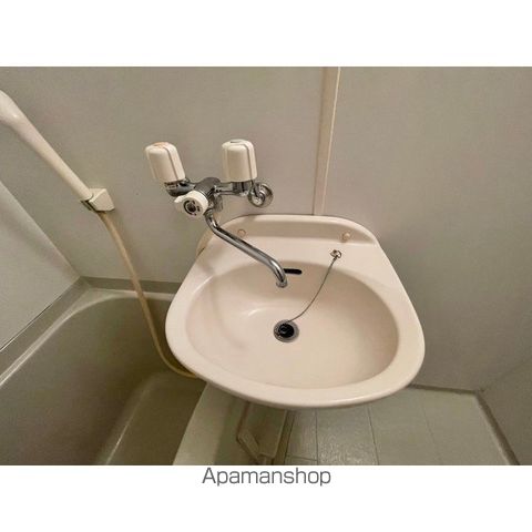 アンプルール ブワ 横須賀中央の内装写真