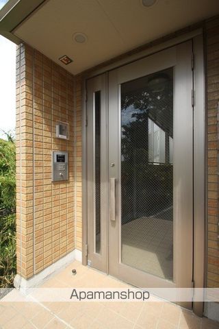 ルポゼ東中山の玄関写真