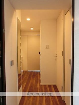 ＺＯＯＭ新宿西落合[2K/30.42m2]の玄関