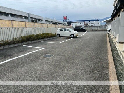 レオパレスタウンコート竜王[1K/23.18m2]の駐車場
