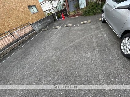 ヘップバーン[1LDK/42.78m2]の駐車場2