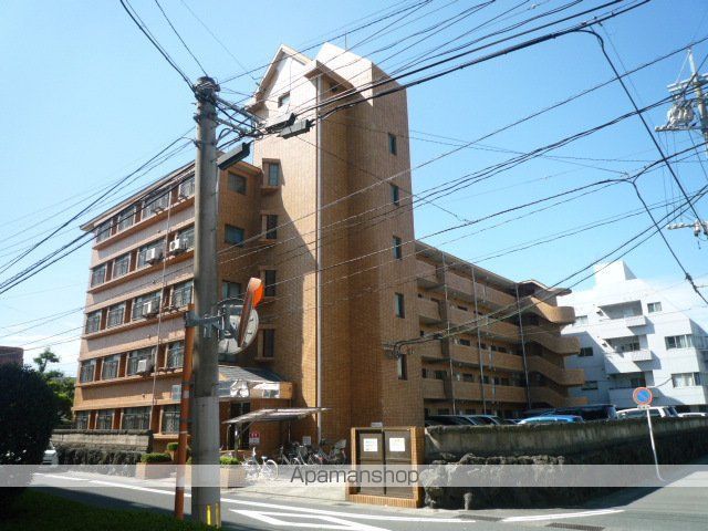 ロイヤルガーデンの玄関写真
