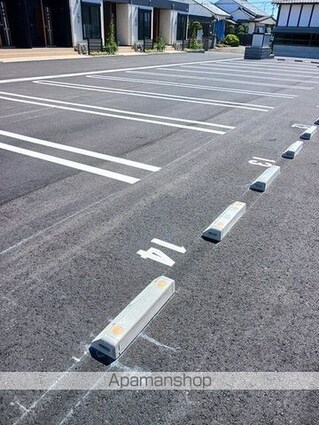 ドゥウェル　ノクターン　Ⅰ[2LDK/53.62m2]の駐車場