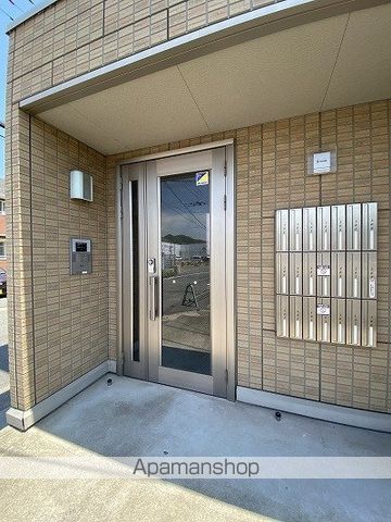 セジュール町坪の玄関写真