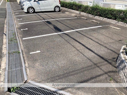 レオパレス南手城[1K/26.08m2]の駐車場1