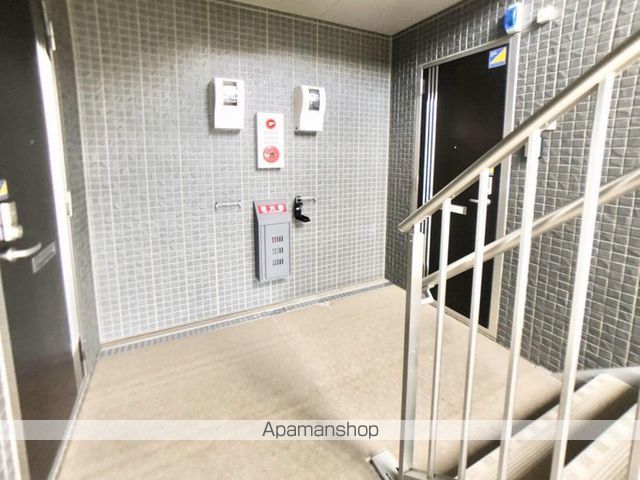 AーROOMの玄関写真