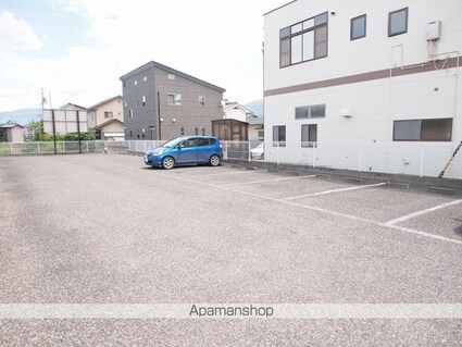 長野県松本市大字笹賀[1K/28.03m2]の駐車場2