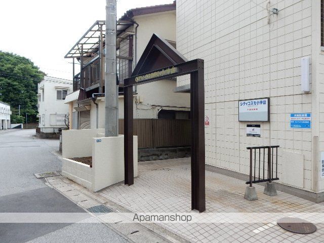 シティコスモ小仲台の玄関写真