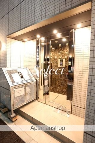 レガーロ関内の玄関写真