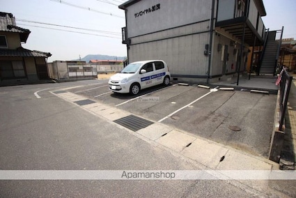 サンロイヤル加茂[1K/27.08m2]の駐車場