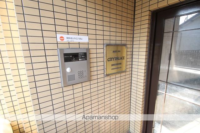 シティーパレス南千里の玄関写真