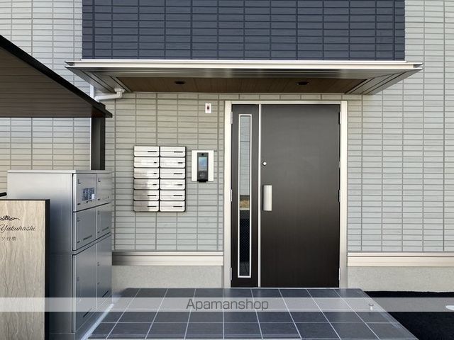 LAZO行橋の玄関写真