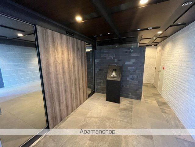 ロイヤルレジェンド西大津弐番館の玄関写真