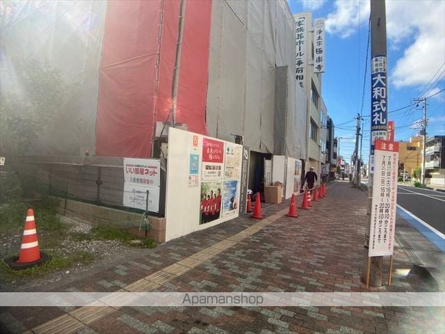 ダウンタウン ワイの玄関写真