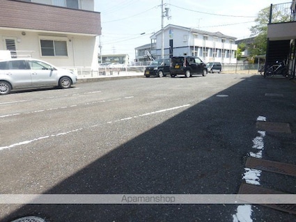 サープラス高野[1K/28m2]の駐車場2