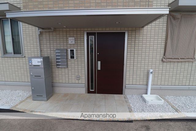 ロイヤルサン B棟の玄関写真