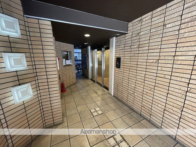 シティライフプレサンス新大阪の玄関写真