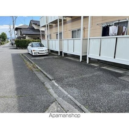 サープラス栄[1K/28.03m2]の駐車場1