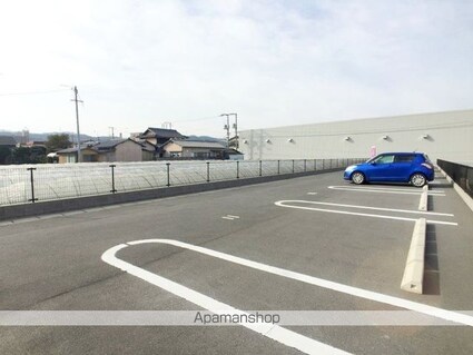 プランドール中島[1R/33.47m2]の駐車場1
