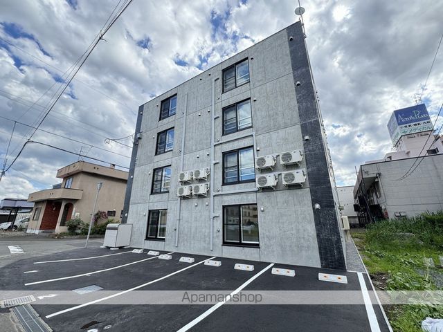 ROAD & SKY ATSUBETSUNISHI(ロードアンドの外観写真