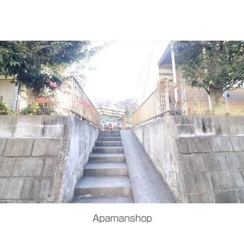 エステートピア吉川の玄関写真
