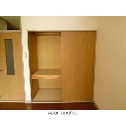 グローリアス川沿の内装写真