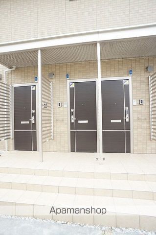 ドルチェヴィータ II棟の玄関写真