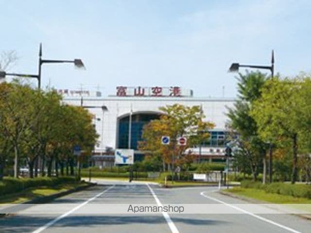 リシェス・オカザキの周辺写真