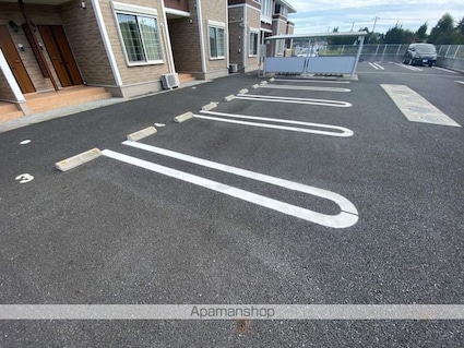 ノバガーデンⅣ[1LDK/50.29m2]の駐車場