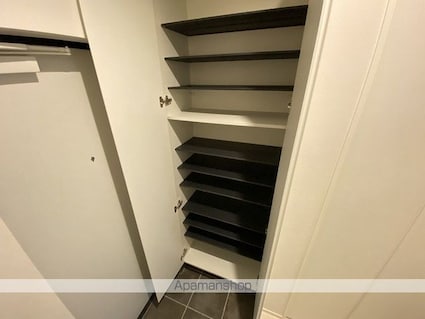 ＬＯＷＥＳ[1LDK/29.78m2]の玄関