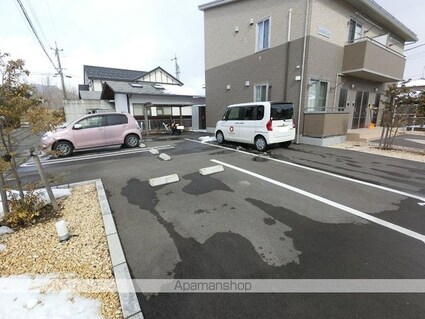メゾン・ド・パンフェノン[1LDK/35.7m2]の駐車場