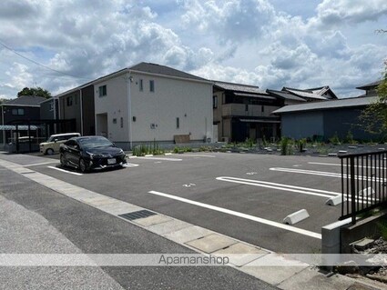 ジェルメ　フルール[2LDK/58.52m2]の駐車場2