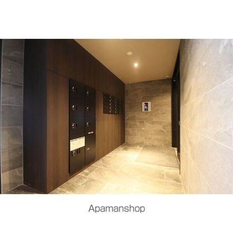 AXISーWILL 323. 裏参道の玄関写真