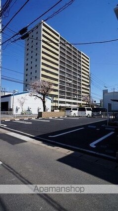 ブリーズ　アベニュー[1LDK/42.39m2]の駐車場