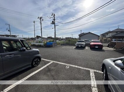 レオパレスＩ　Ｎ南仙台[1K/22.09m2]の駐車場1