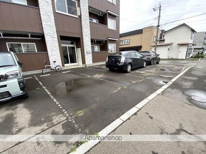 アルフィーネ柳町[2LDK/55.17m2]の駐車場2