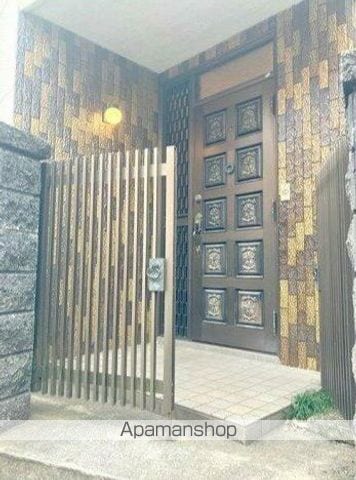 中央本線 西国分寺駅 徒歩3分 2階建 築46年の玄関写真