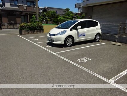 アヴェンヌ太田[2LDK/58.54m2]の駐車場