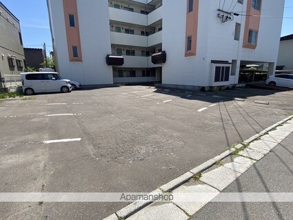 サン・マンション[2LDK/48.57m2]の駐車場