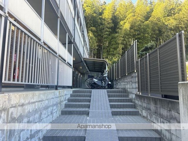 レオパレスア ボンドの玄関写真