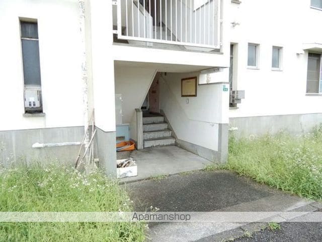 ビレッジハウス本城2号棟の玄関写真