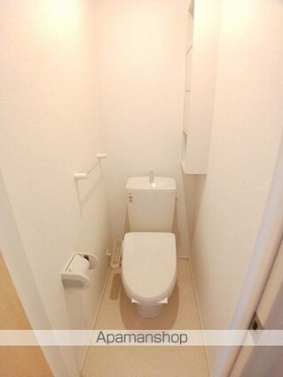 愛媛県新居浜市沢津町２丁目[1R/30m2]のトイレ
