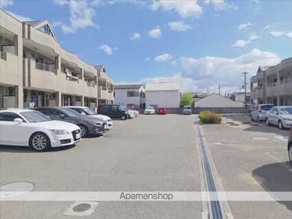 和歌山県和歌山市北島[1LDK/36m2]の駐車場