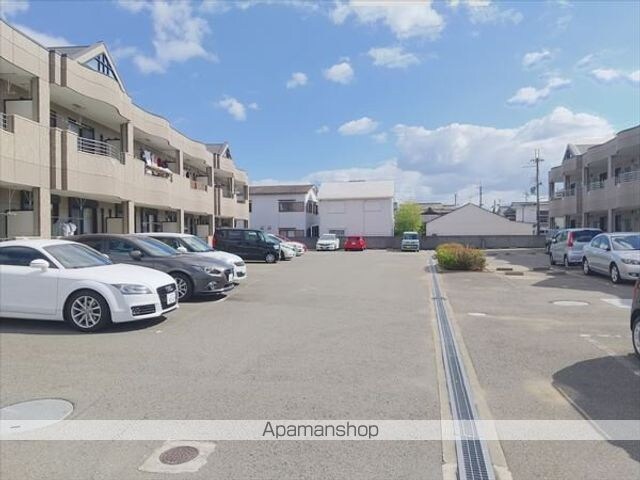 和歌山県和歌山市北島[1LDK/36m2]の駐車場