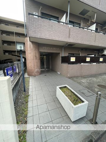 グラッドヒルズ明大前の玄関写真